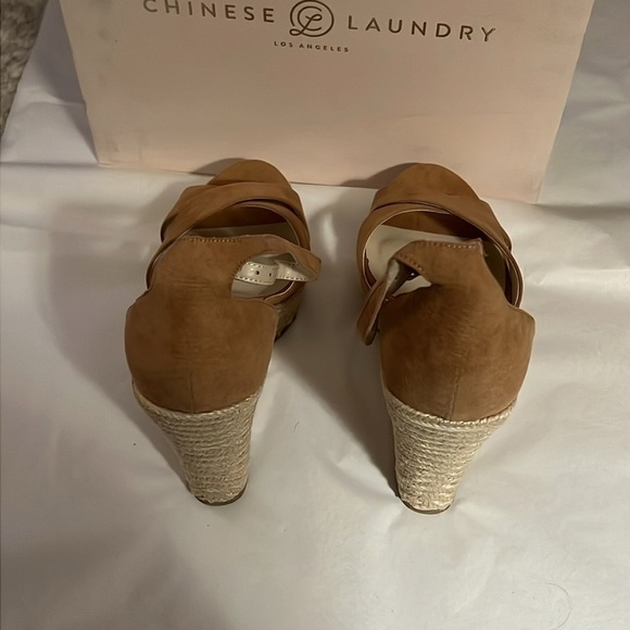Chinese Laundry Morgan Micro Suede ankle strap wedge heels Camel sandals Sz 10 - Picture 14 of 16
